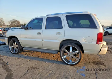 2005 Cadillac Escalade Luxury z USA, uszkodzony, nr VIN 1GYEC63N25R235567